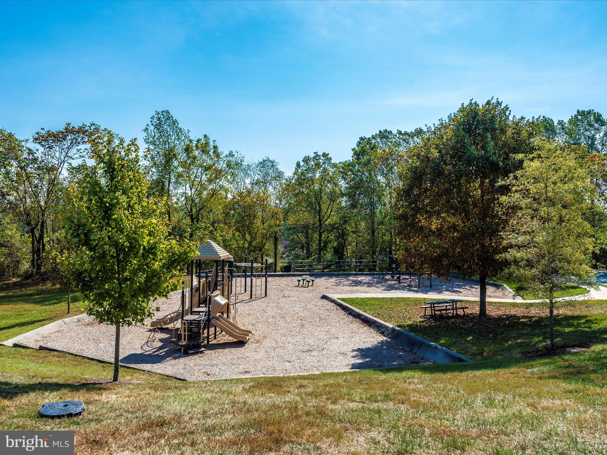 6812 CHICKADEE LANE