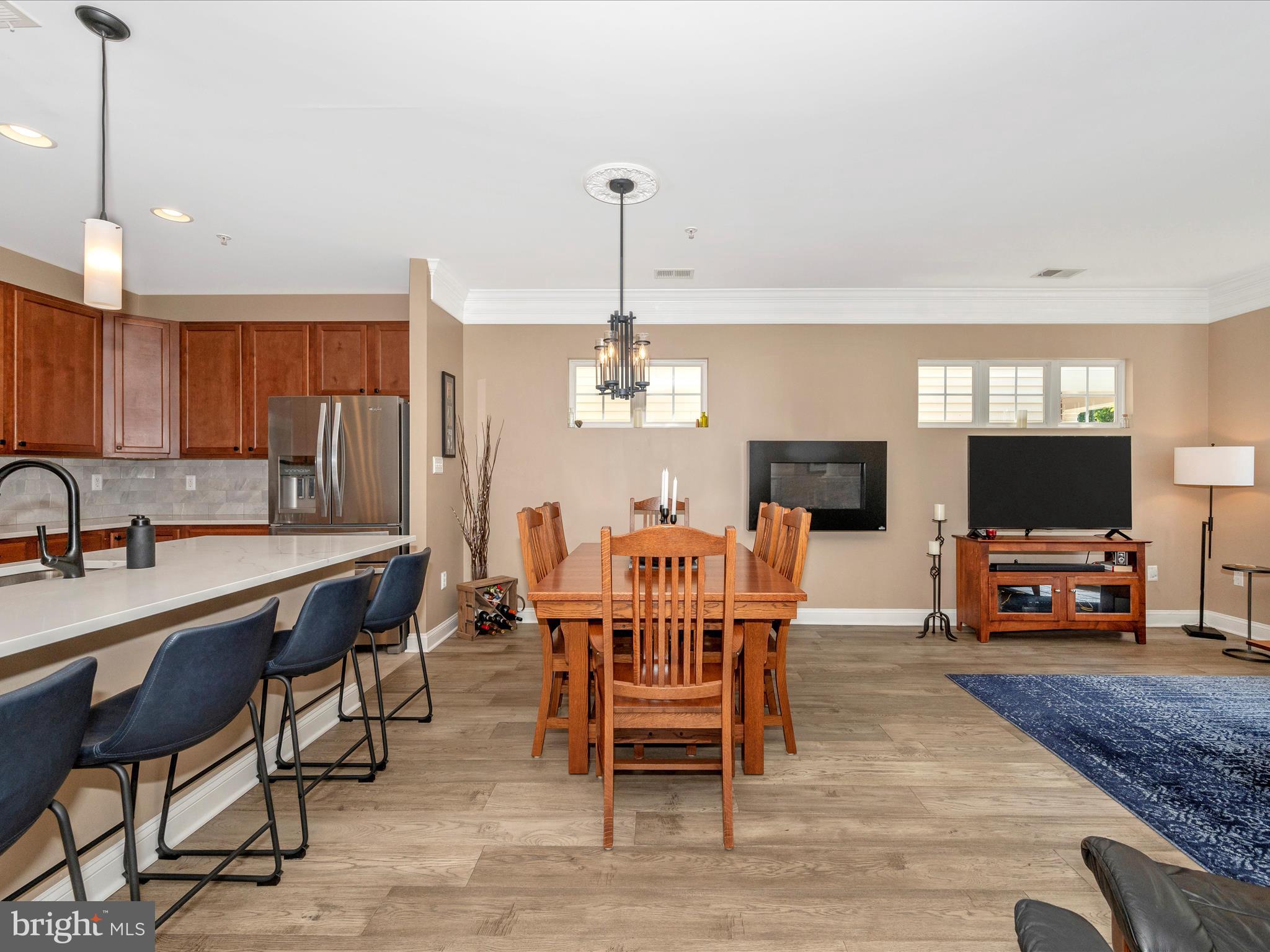 6812 CHICKADEE LANE
