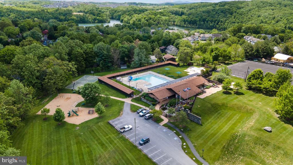 6812 CHICKADEE LN