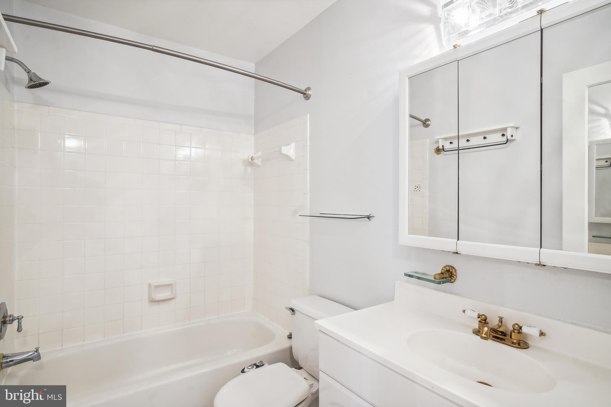 20325 BEACONFIELD TERRACE Unit: 101