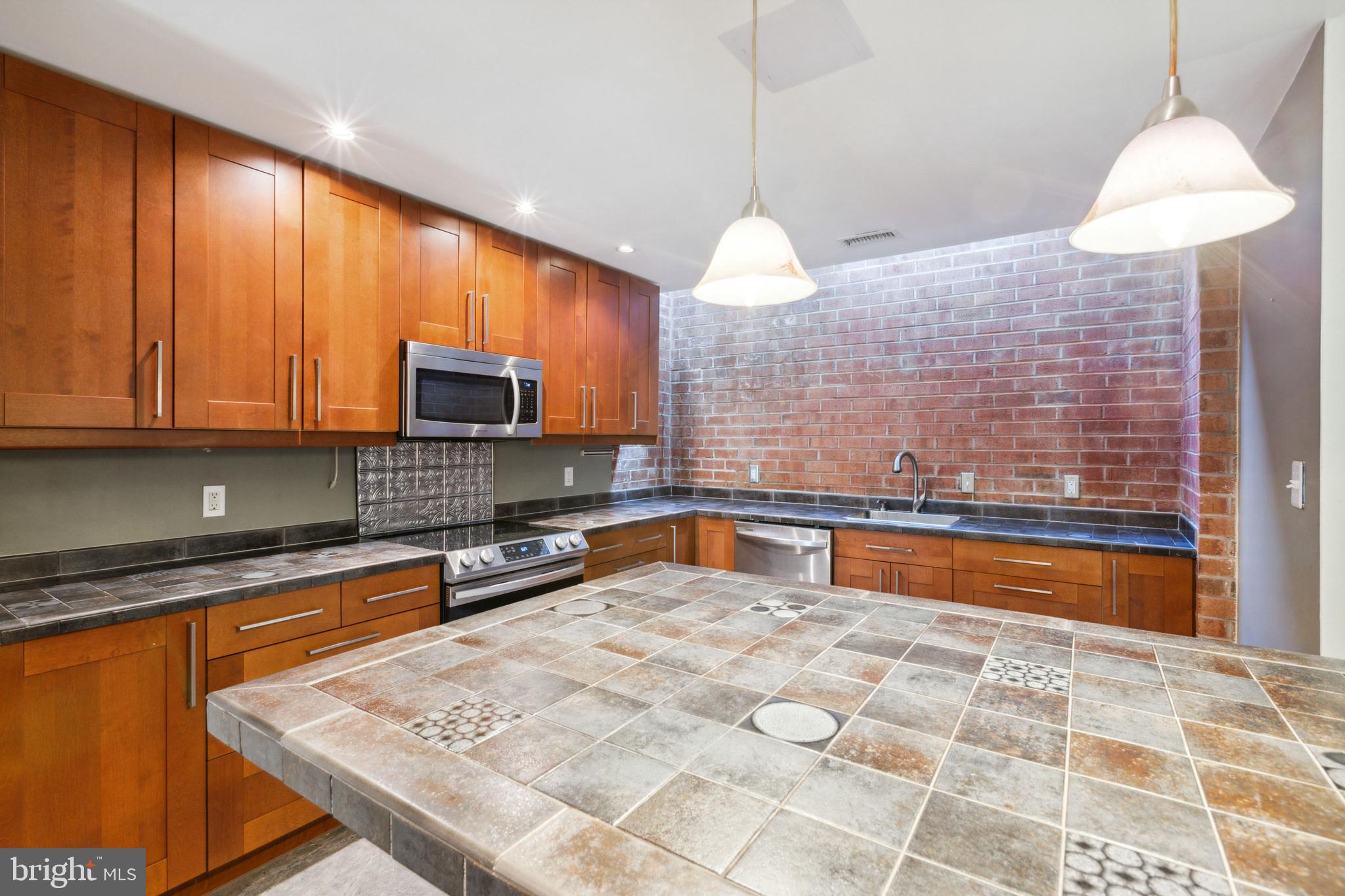 28 Dudley Ct #14