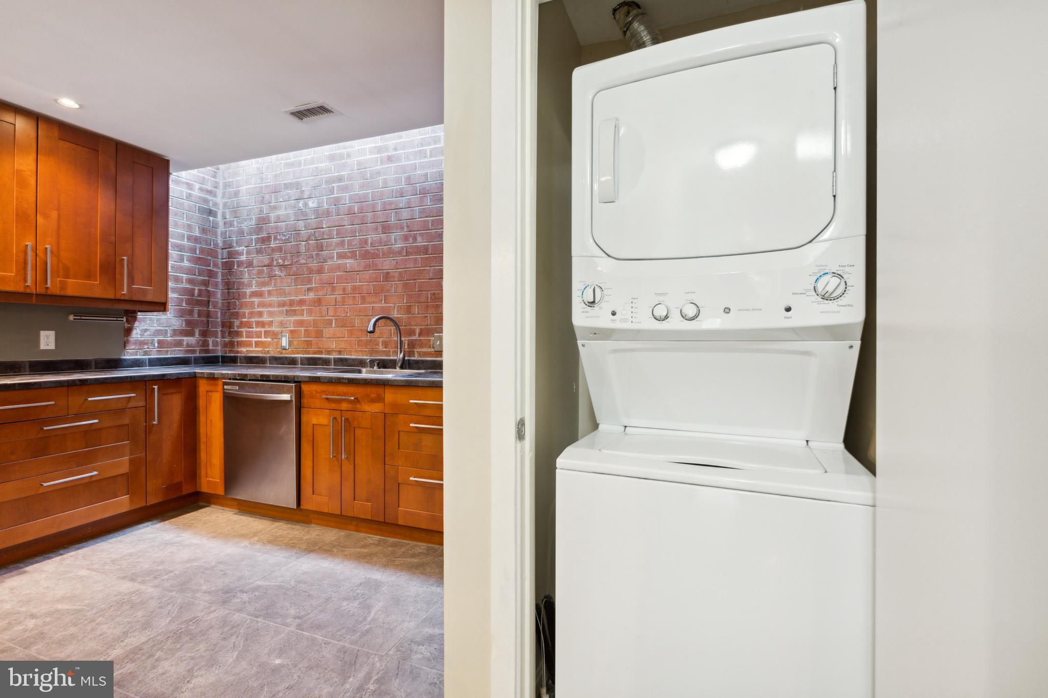 28 Dudley Ct #14