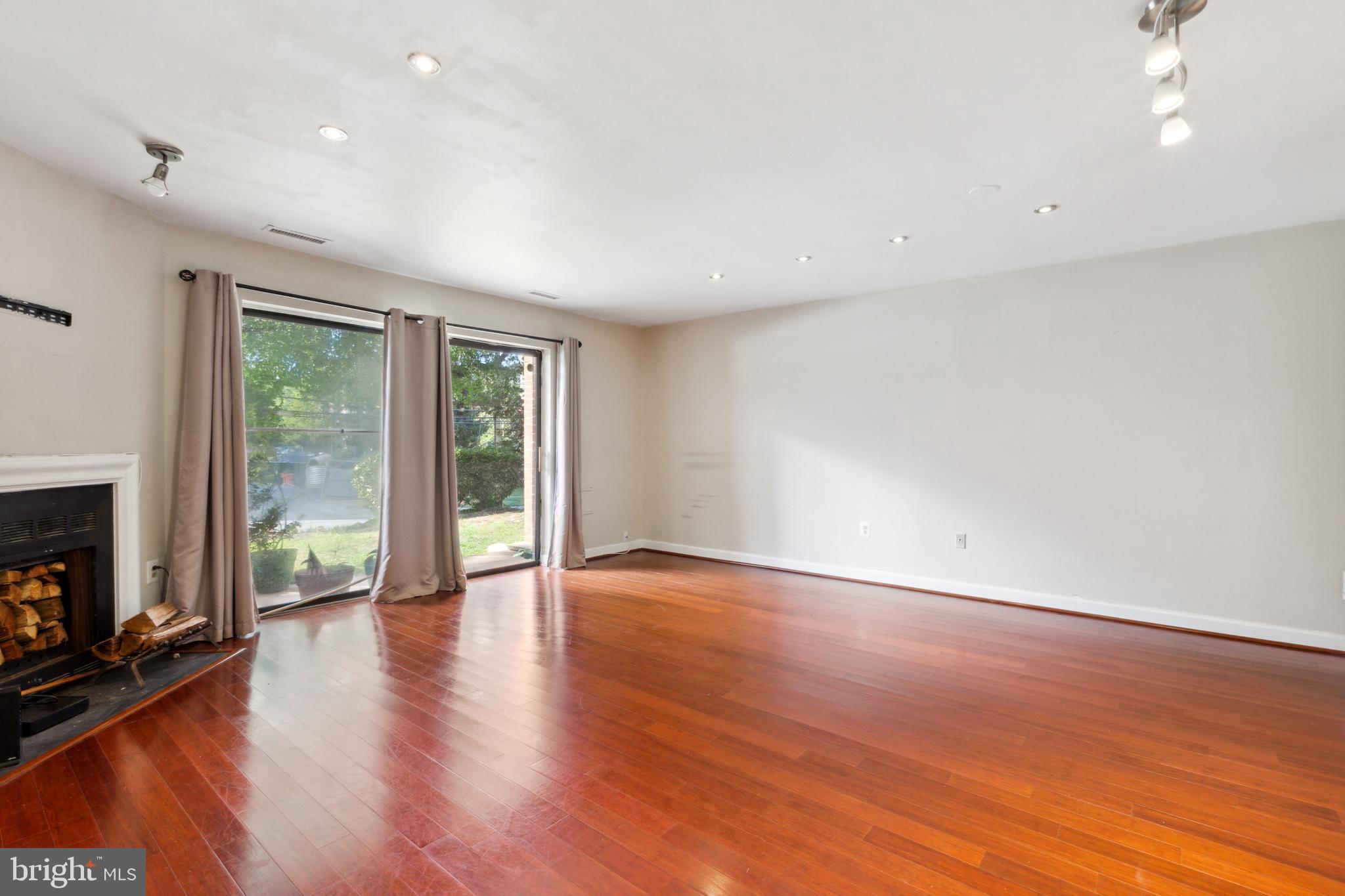 28 Dudley Ct #14