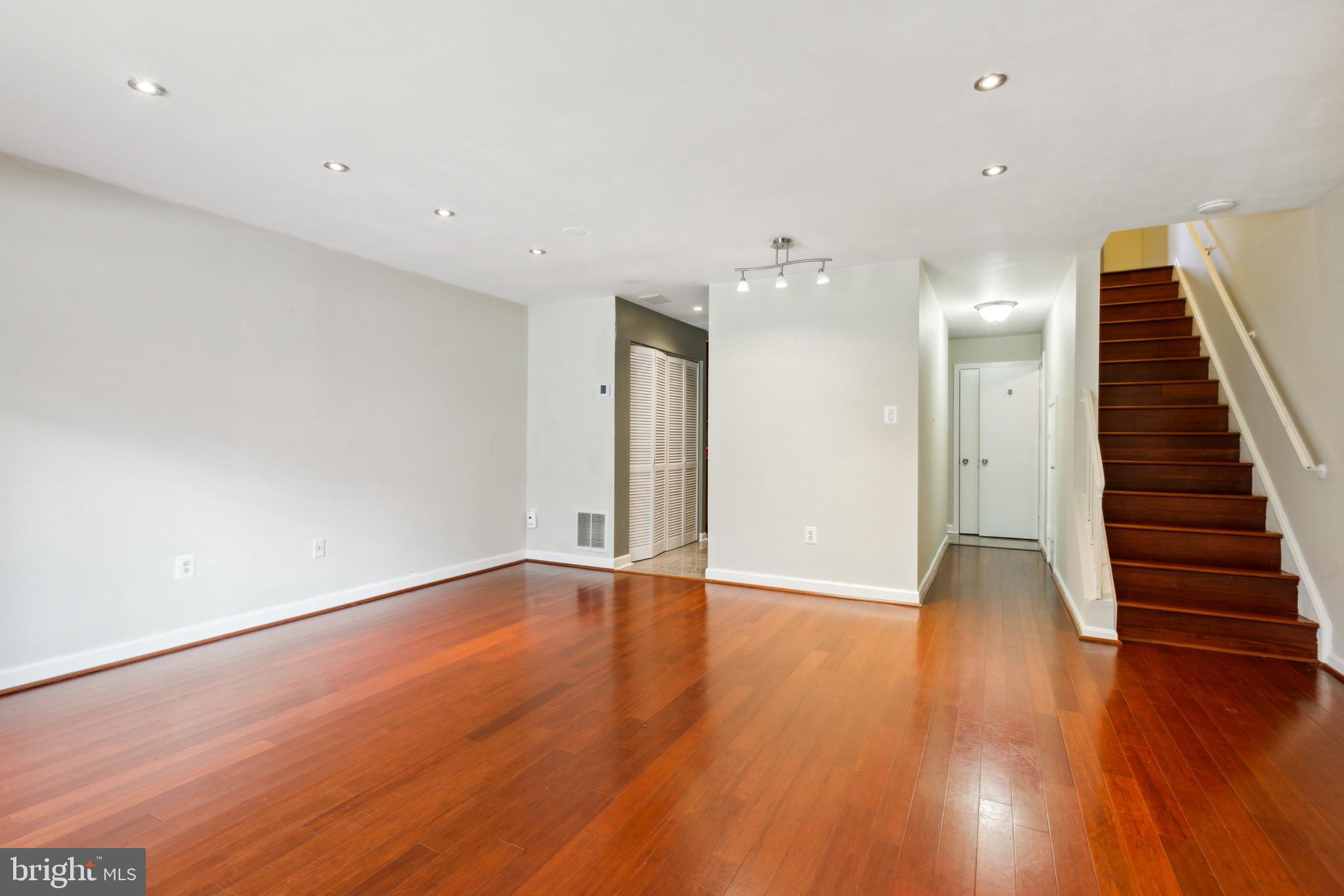 28 Dudley Ct #14