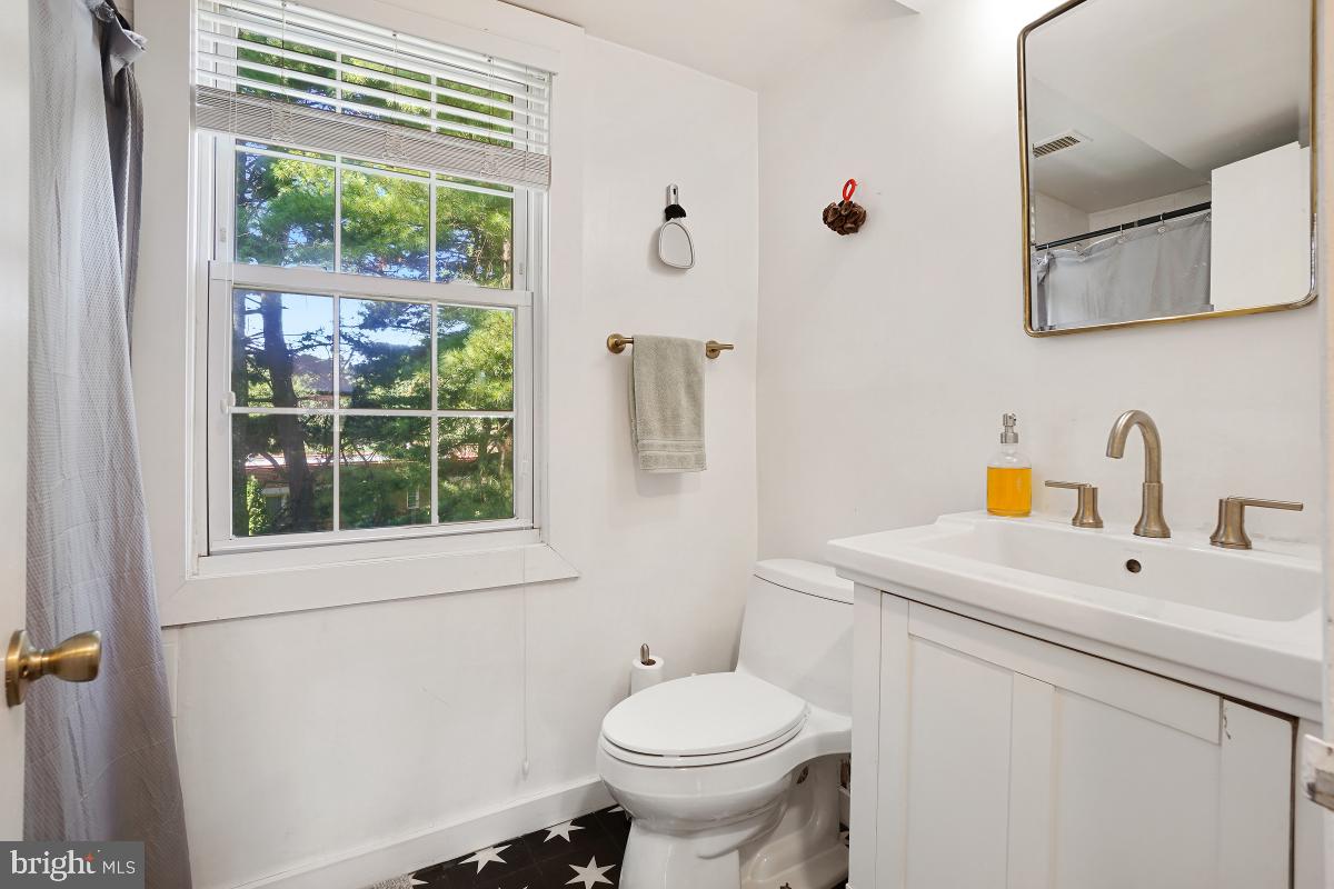 2246 Washington AVENUE Unit: 201