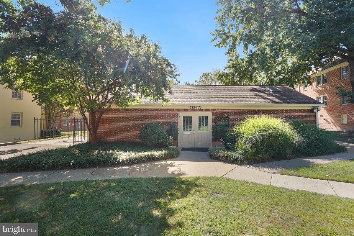 2246 Washington AVENUE Unit: 201