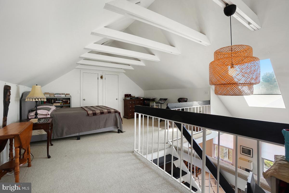 2246 Washington AVENUE Unit: 201