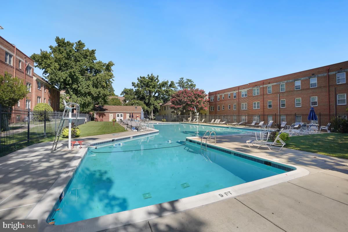 2246 Washington AVENUE Unit: 201