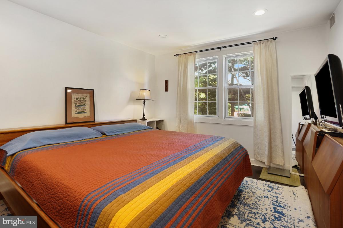 2246 Washington AVENUE Unit: 201