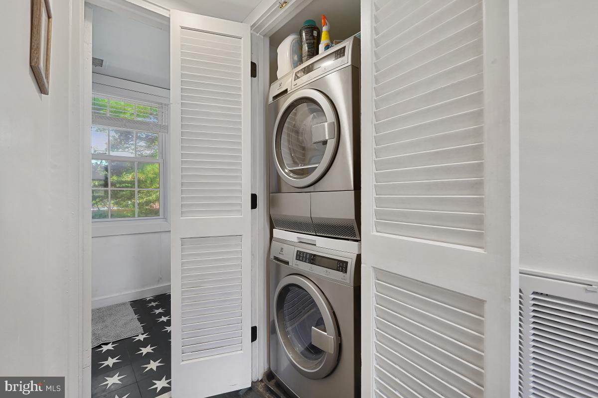 2246 Washington AVENUE Unit: 201