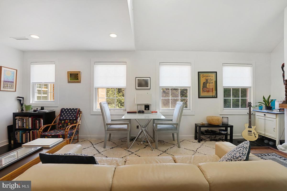 2246 Washington AVENUE Unit: 201