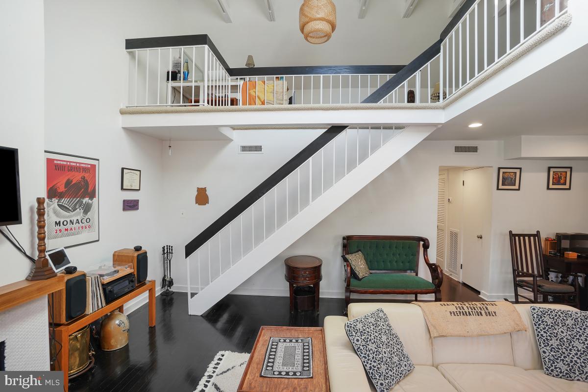 2246 Washington AVENUE Unit: 201