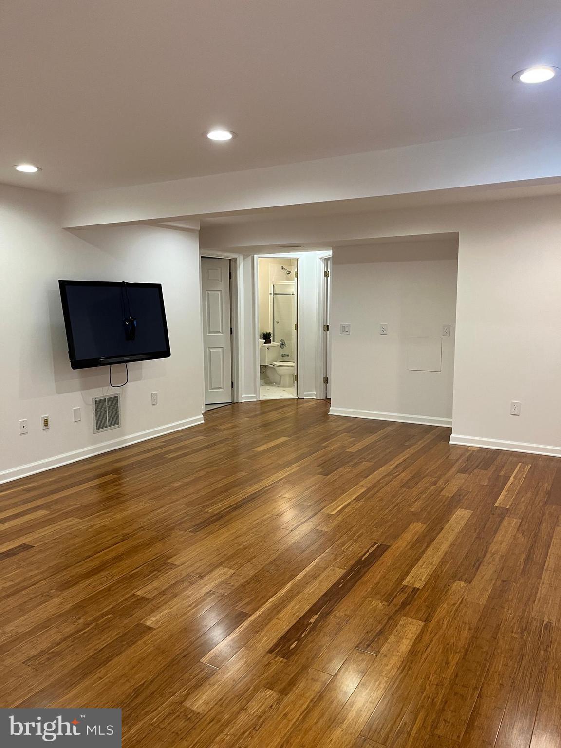 718 Beacon Hill Ter