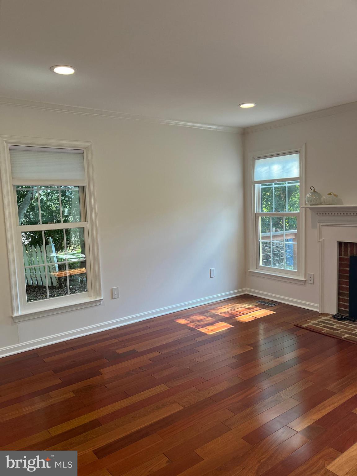 718 Beacon Hill Ter