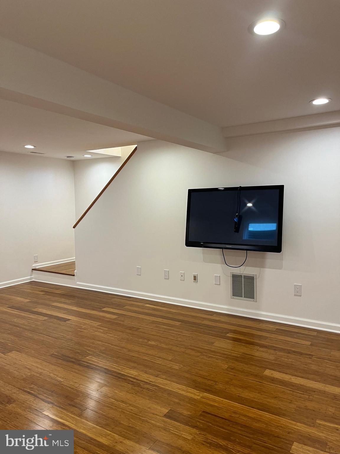 718 Beacon Hill Ter