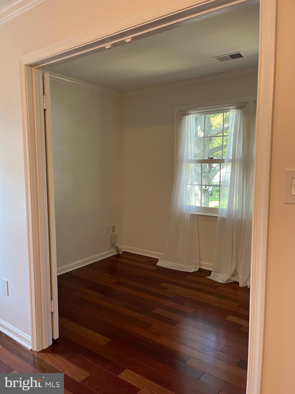 718 Beacon Hill Ter