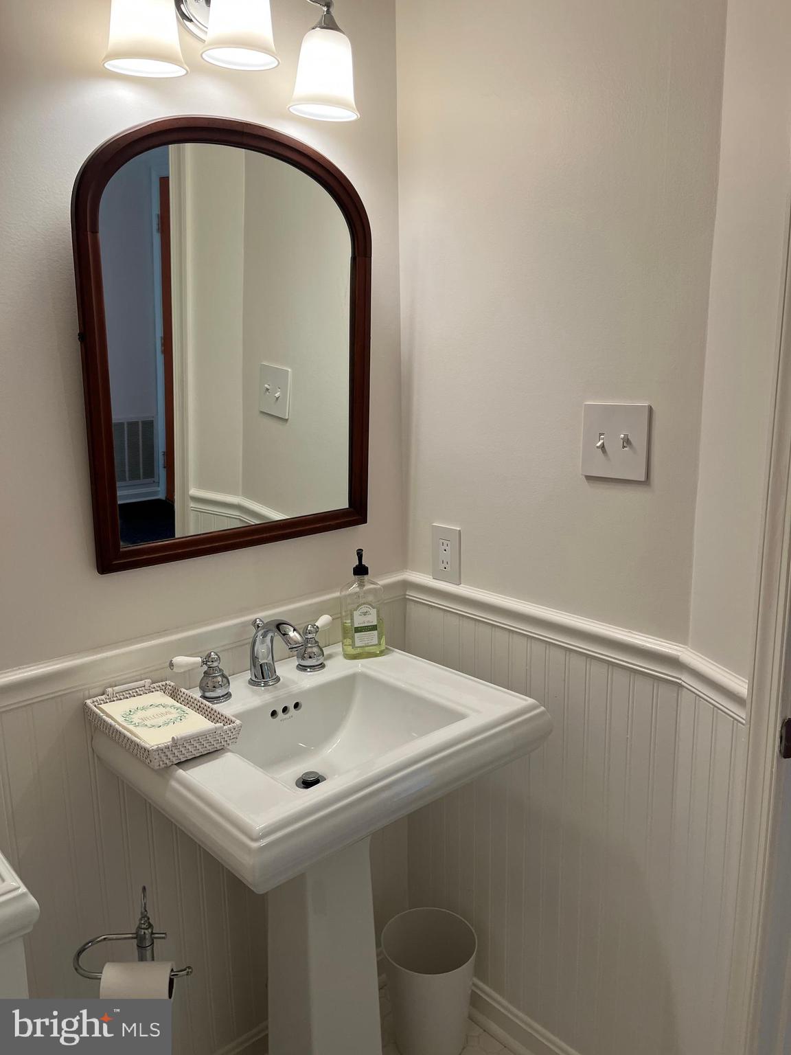 718 Beacon Hill Ter