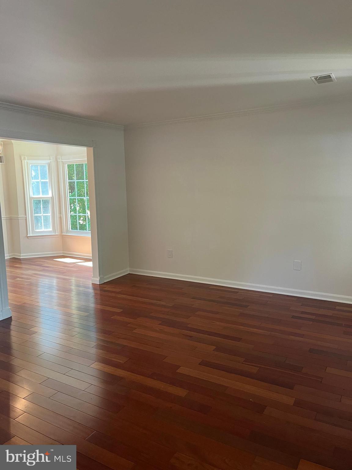718 Beacon Hill Ter