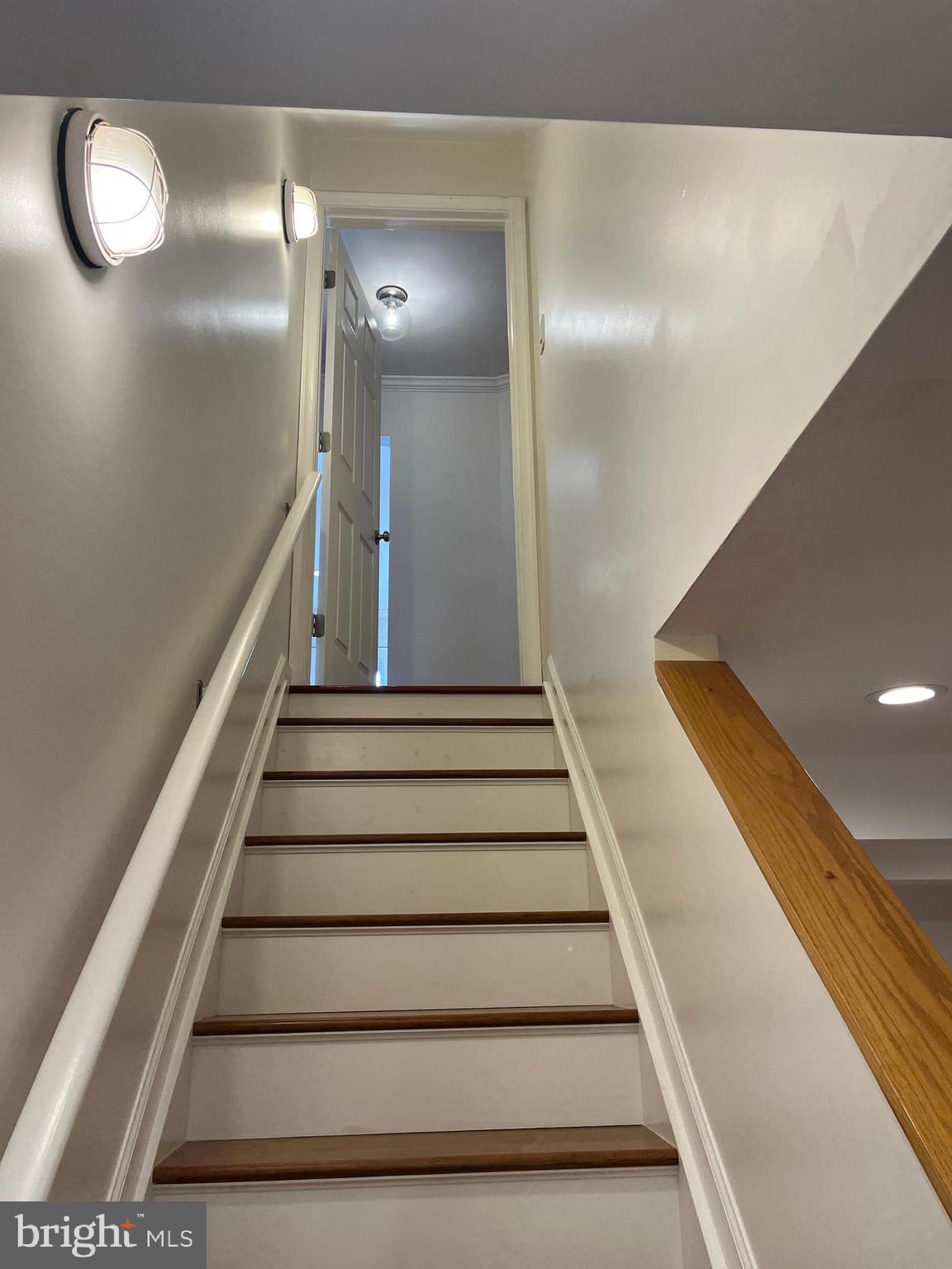 718 Beacon Hill Ter