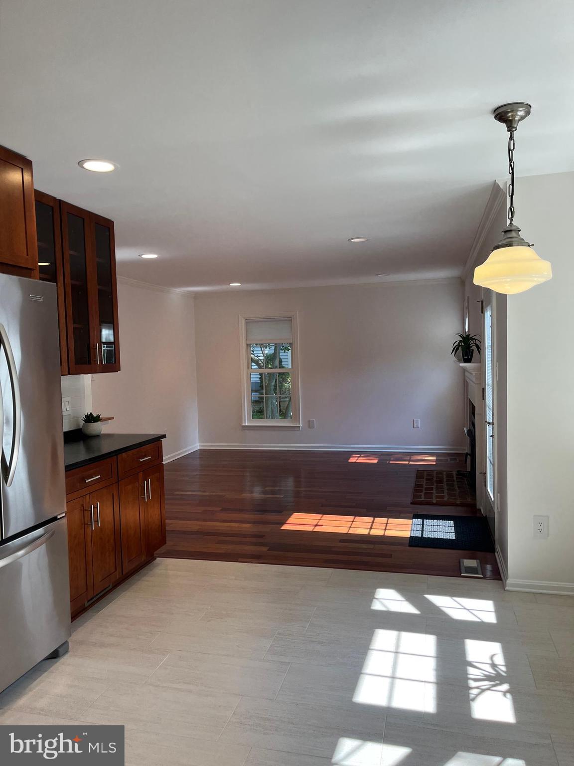 718 Beacon Hill Ter