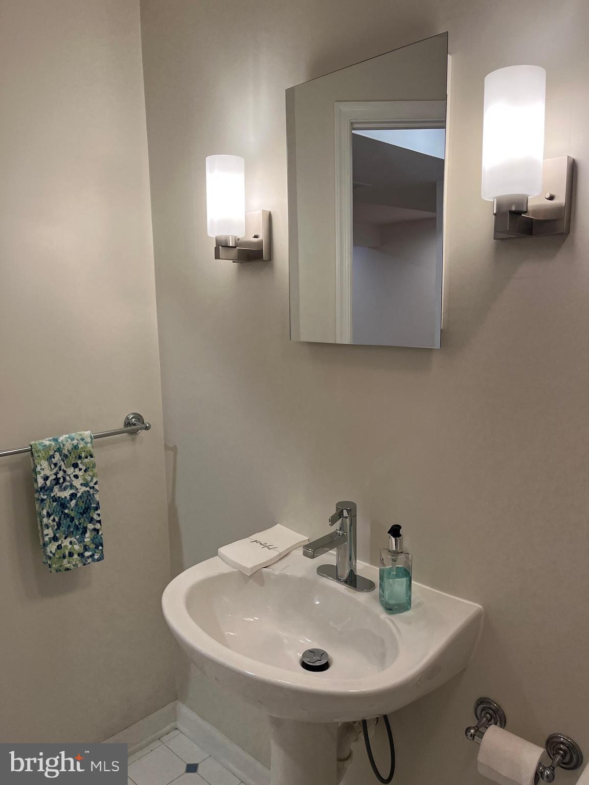 718 Beacon Hill Ter