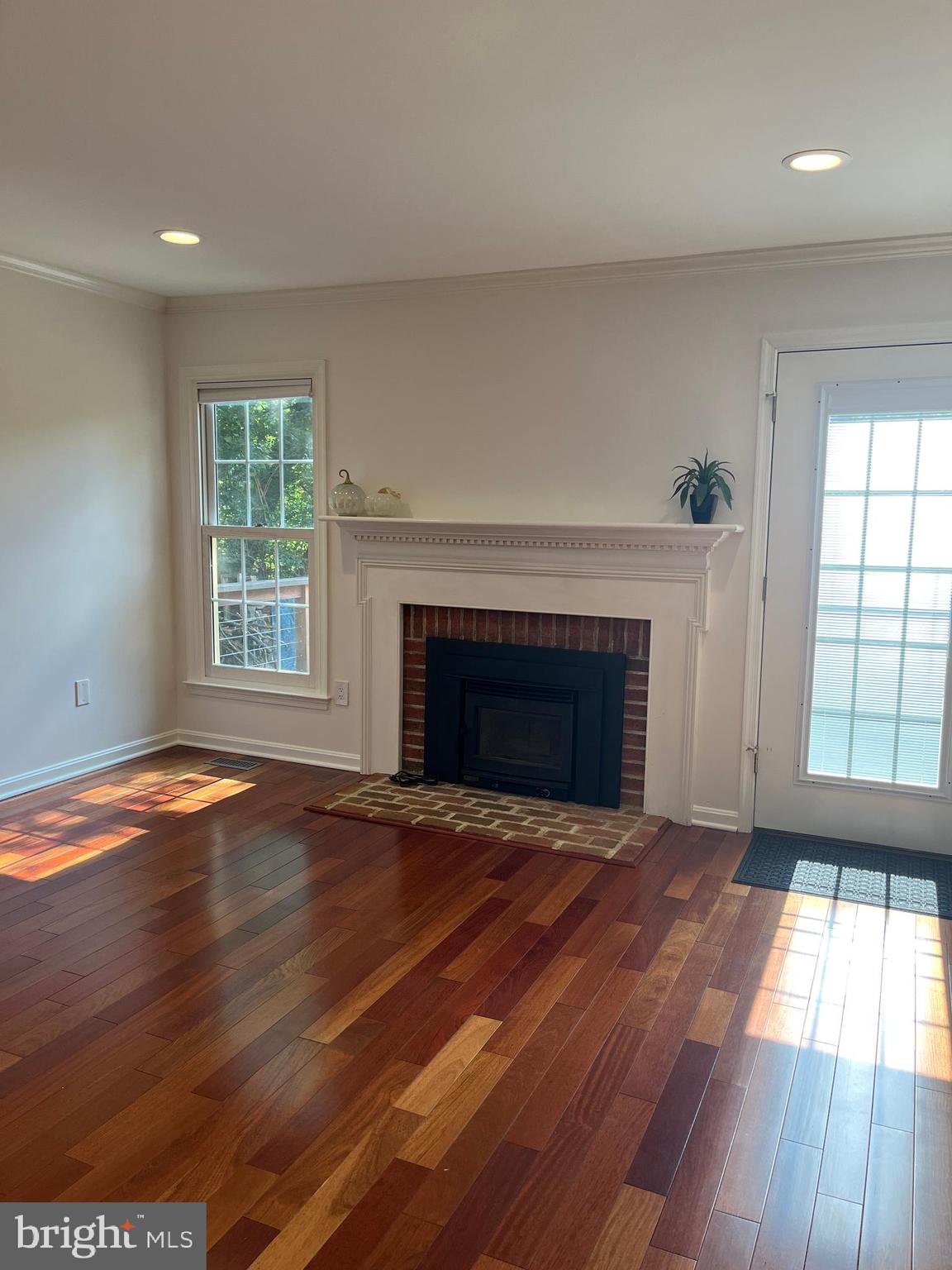718 Beacon Hill Ter