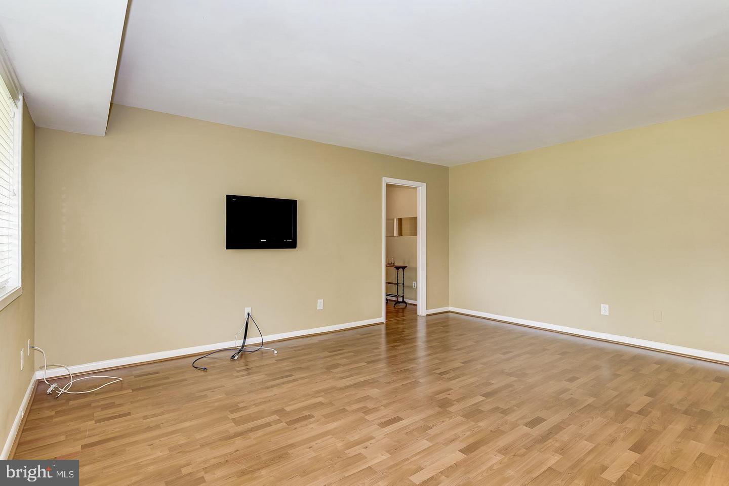 10655 Montrose Ave #M1