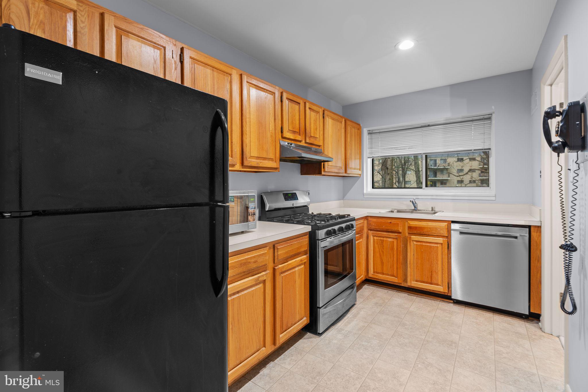 10676 Weymouth St #203