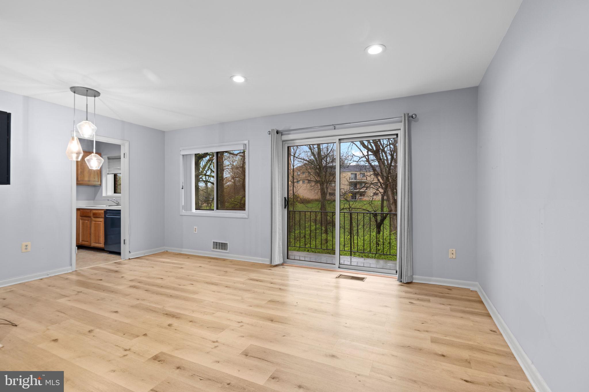 10676 Weymouth St #203