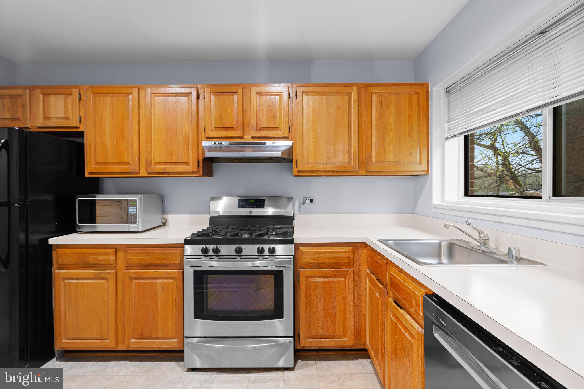 10676 Weymouth St #203