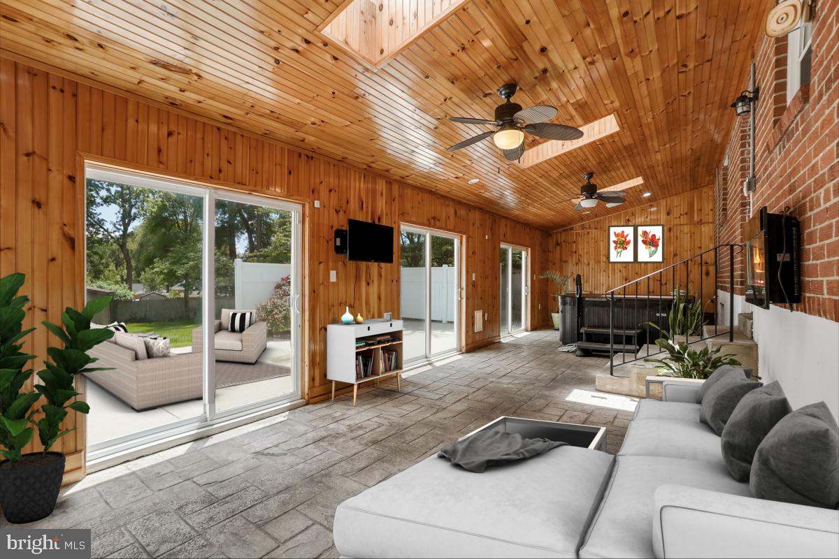 11809 Timber Ln