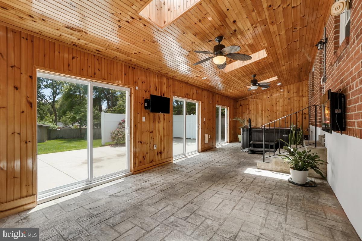 11809 Timber Ln