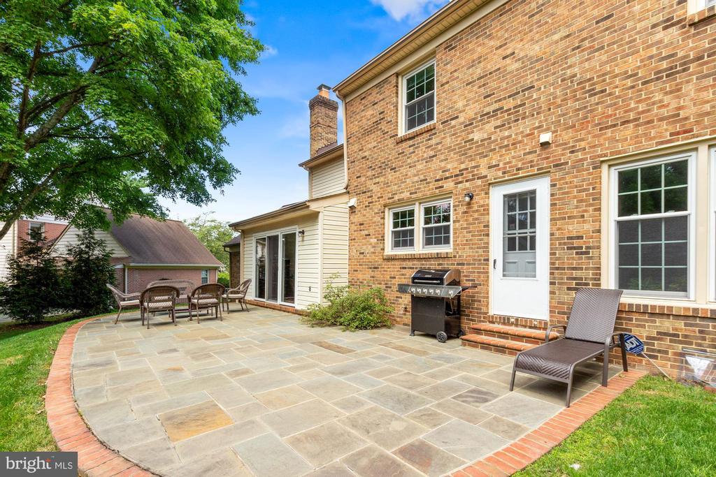 13 Buckspark Ct