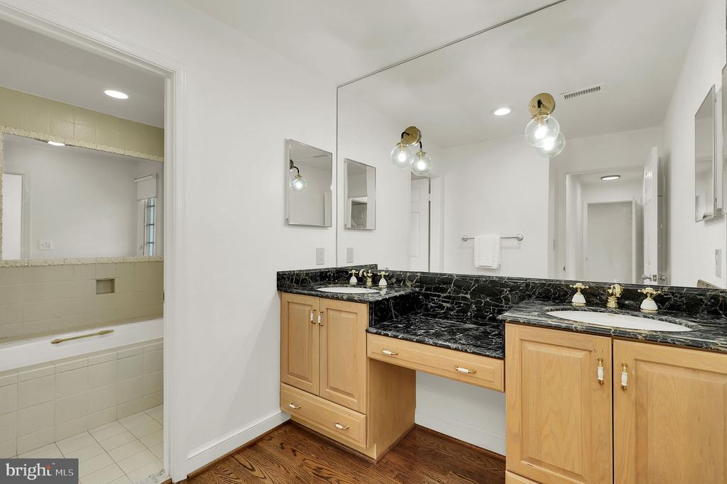 11208 Stephalee Ln