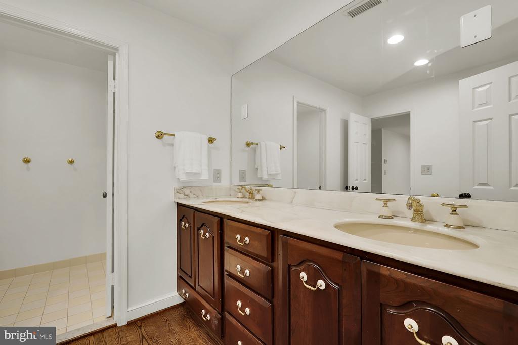 11208 Stephalee Ln