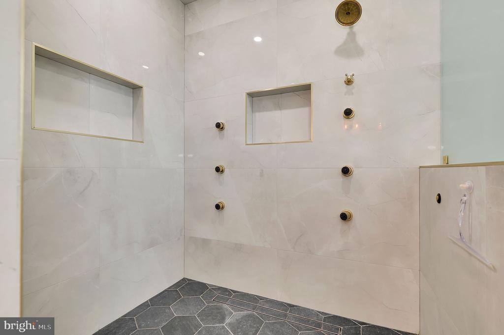 11208 Stephalee Ln