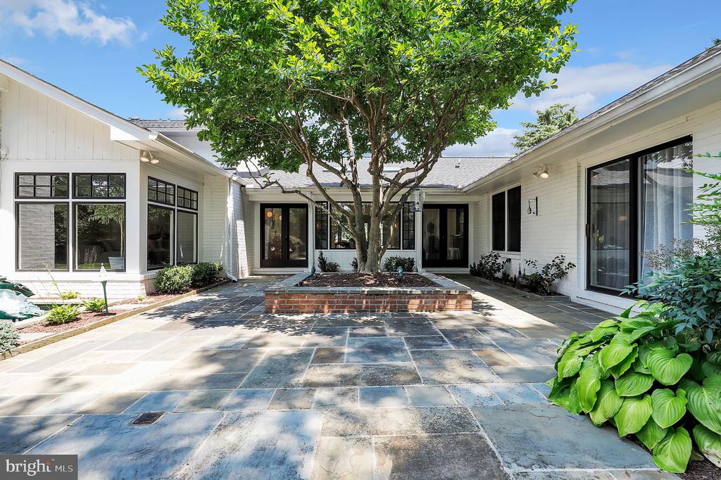 11208 Stephalee Ln