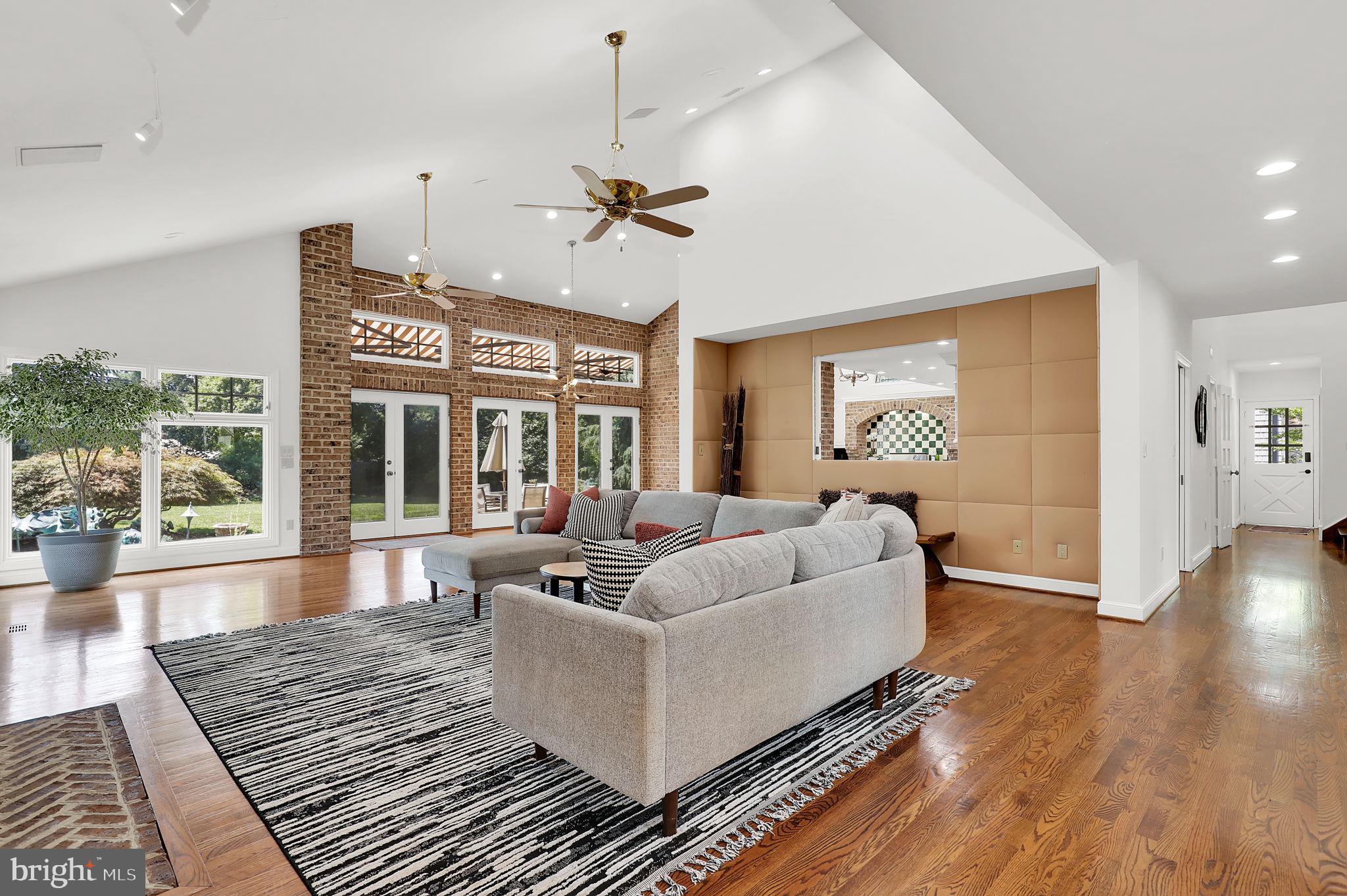 11208 Stephalee Ln