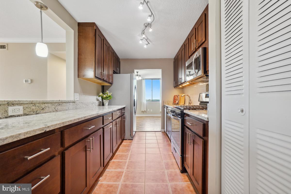 4 Monroe St #1010