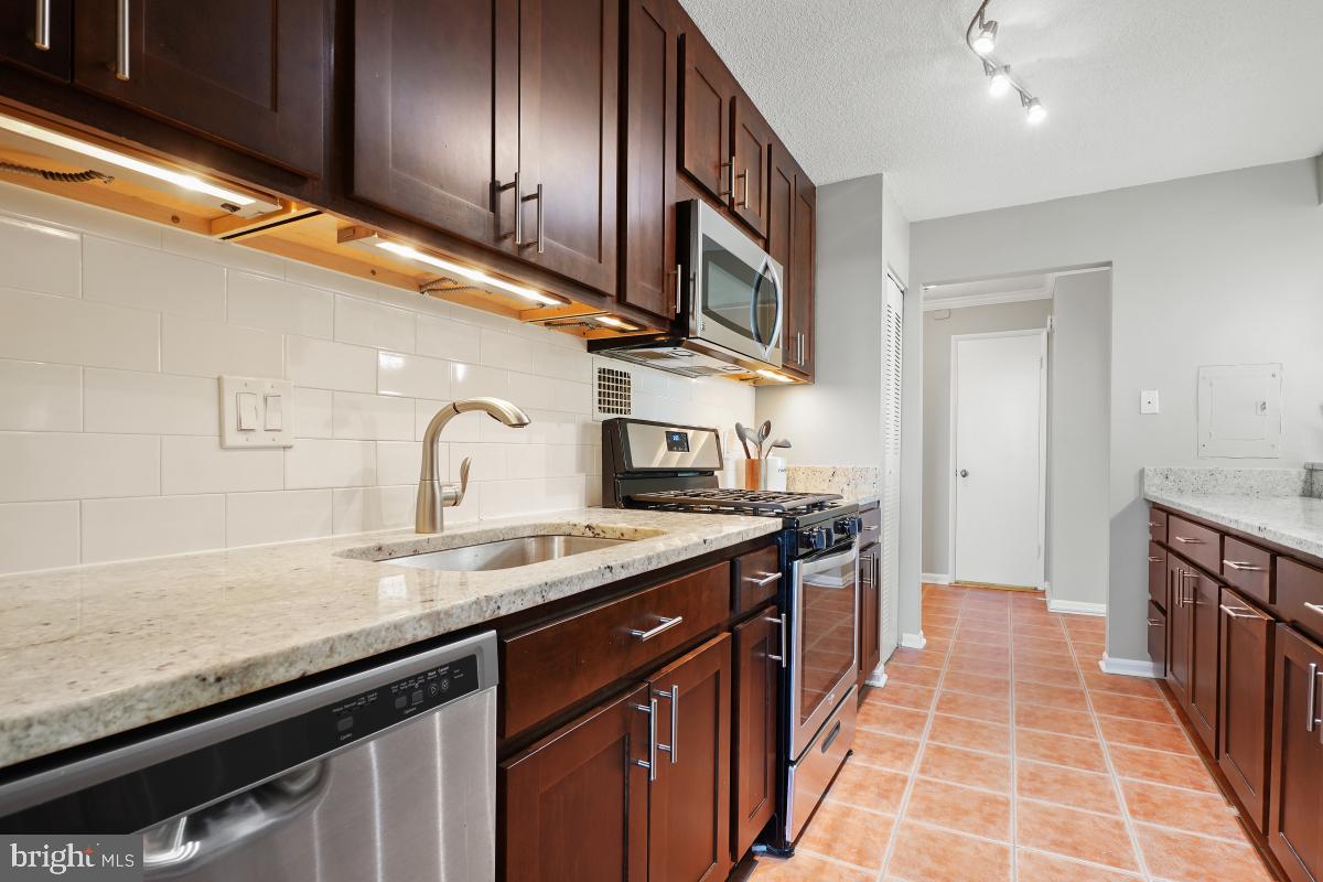 4 Monroe St #1010