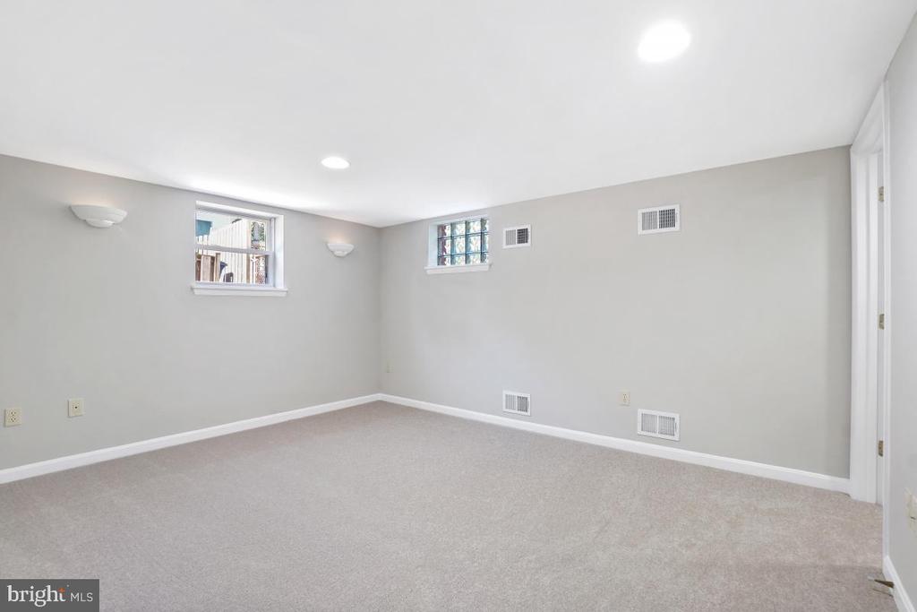 4711 Oxbow Rd