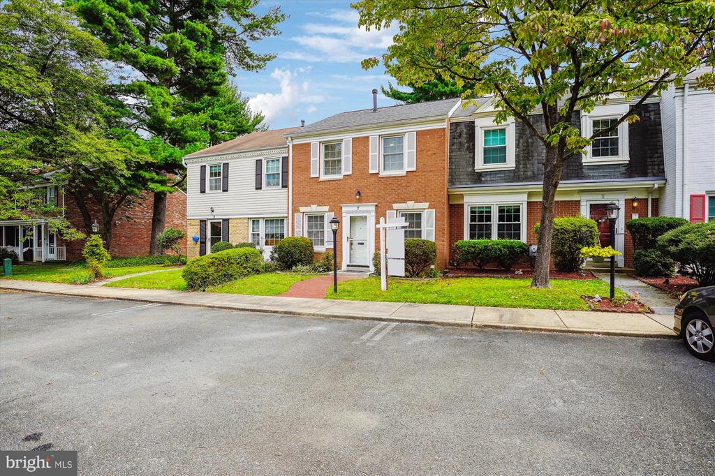7 Longmeadow Dr