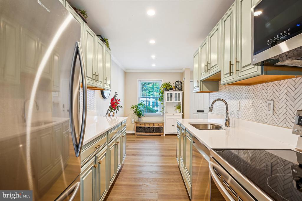 7 Longmeadow Dr