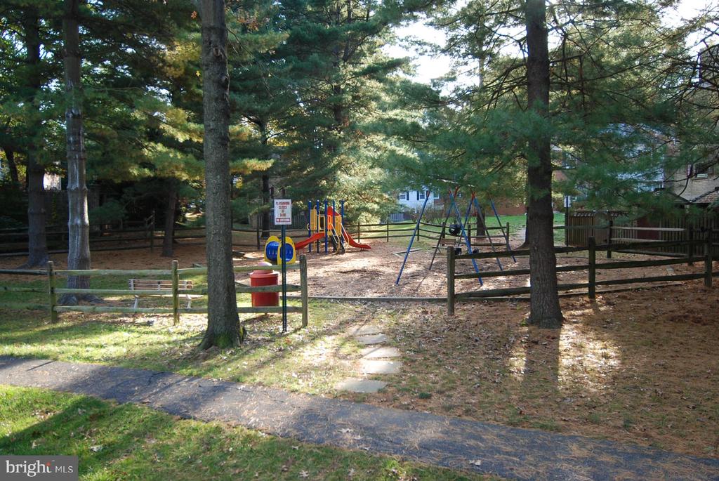 7 Longmeadow Dr