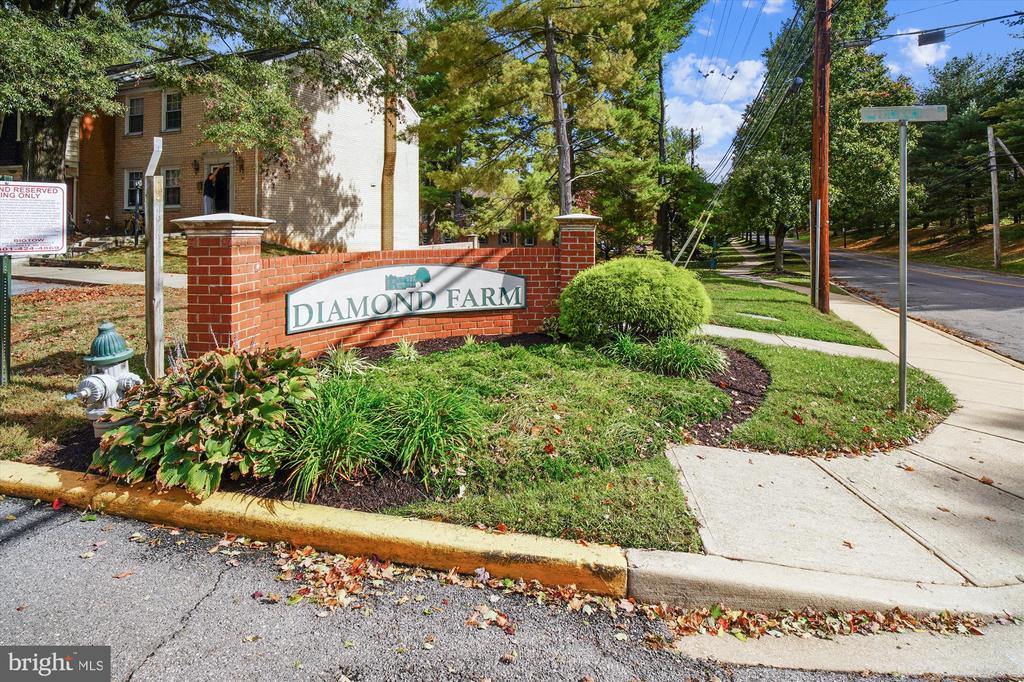 7 Longmeadow Dr