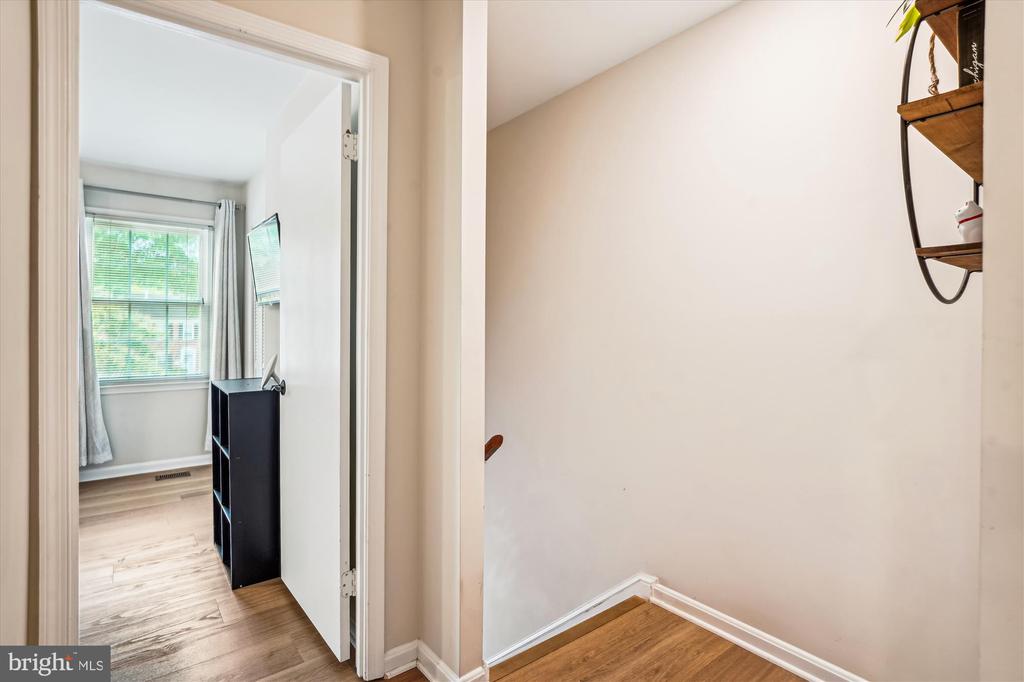7 Longmeadow Dr