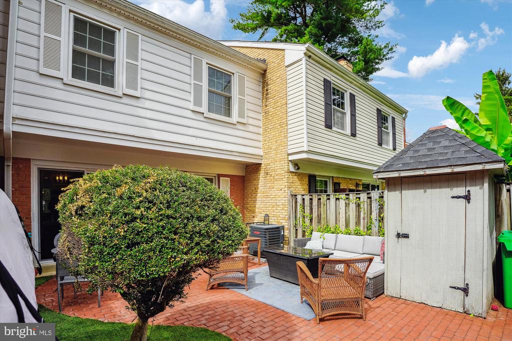 7 Longmeadow Dr