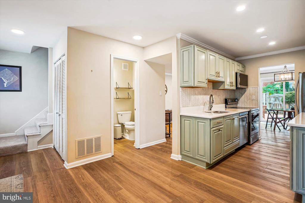 7 Longmeadow Dr