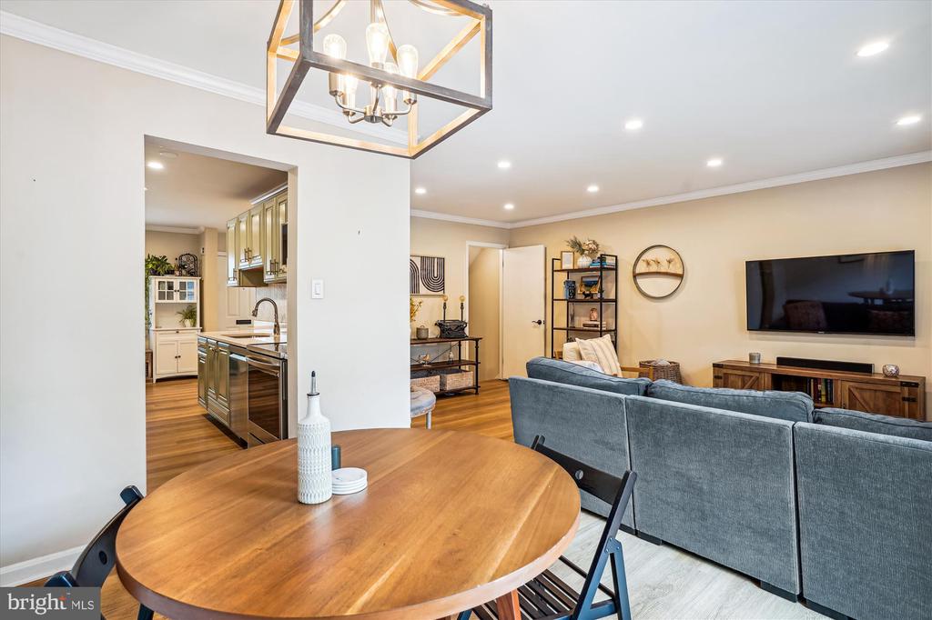 7 Longmeadow Dr