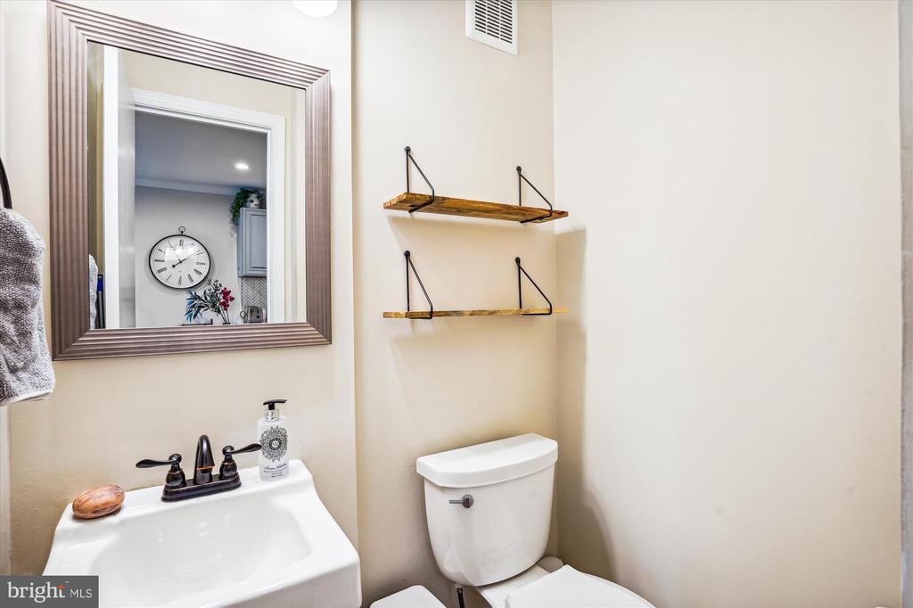 7 Longmeadow Dr